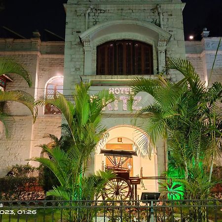 Hotel Ritz Пюн Екстериор снимка