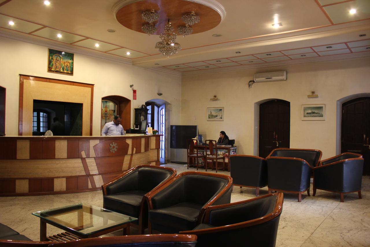 Hotel Ritz Пюн Екстериор снимка
