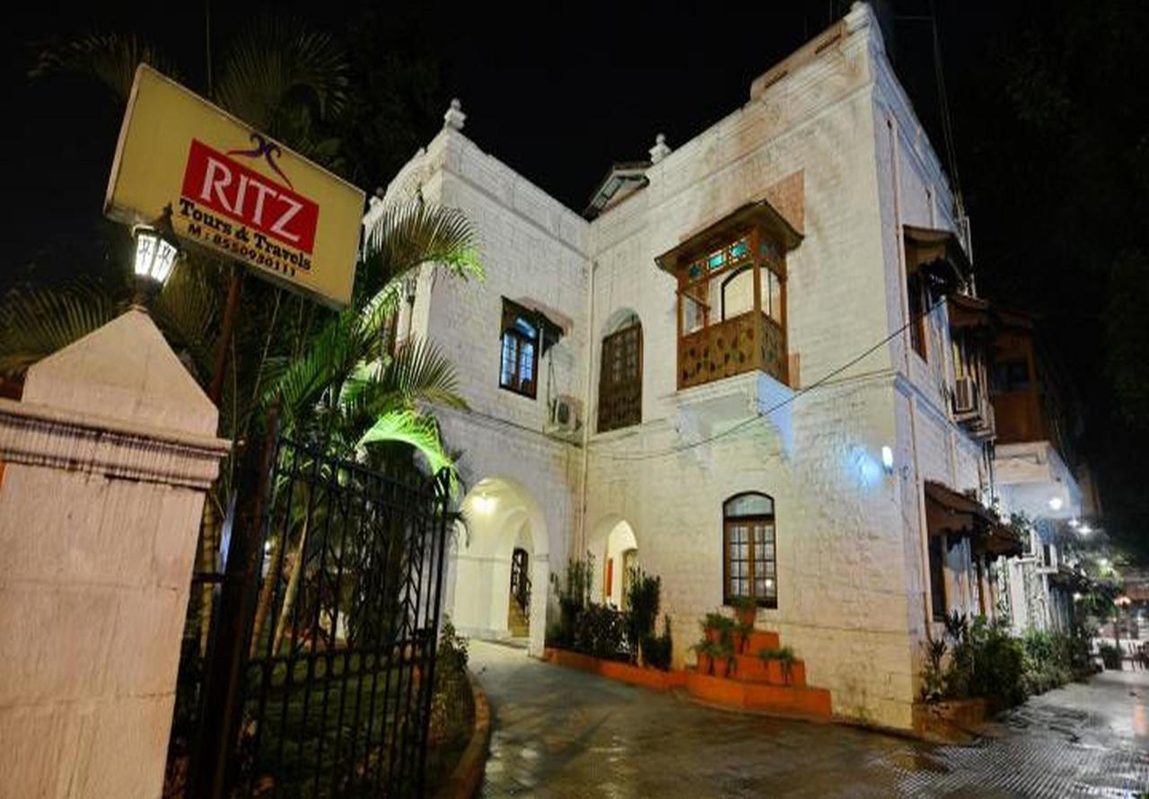 Hotel Ritz Пюн Екстериор снимка