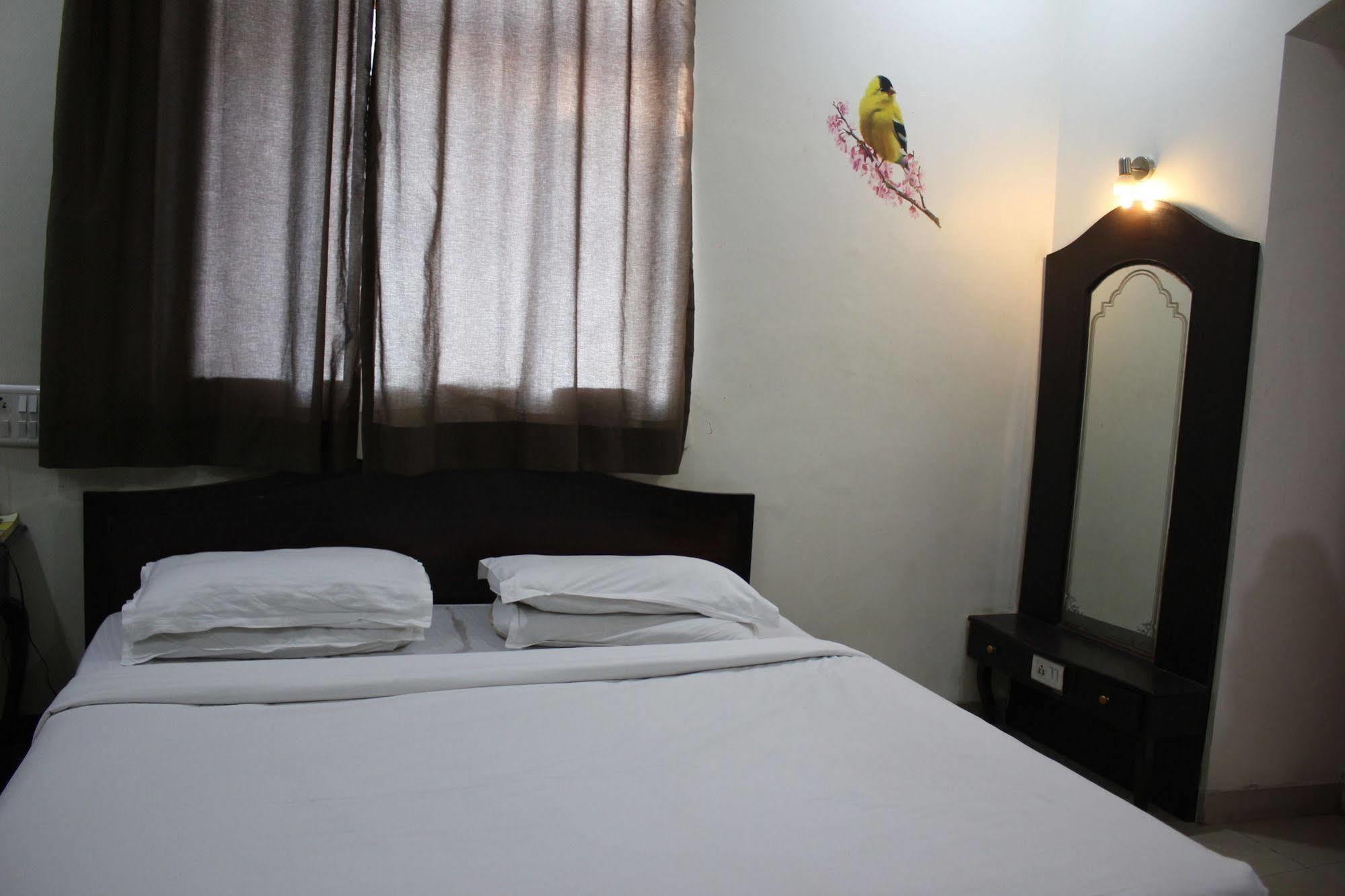 Hotel Ritz Пюн Екстериор снимка