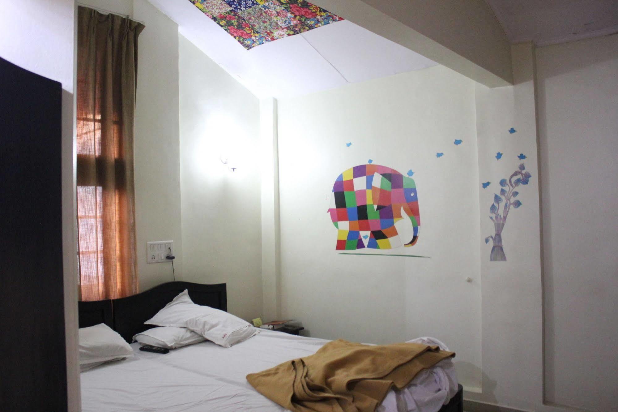 Hotel Ritz Пюн Екстериор снимка