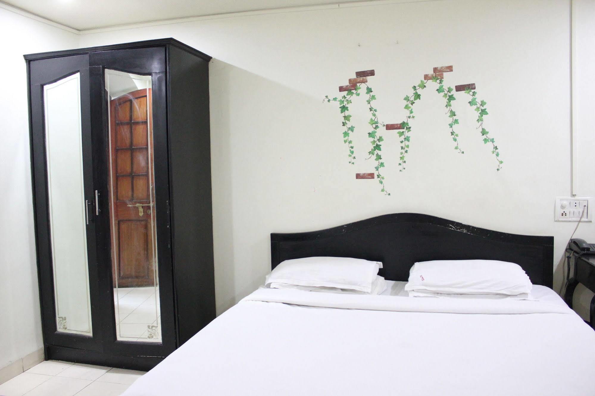 Hotel Ritz Пюн Екстериор снимка