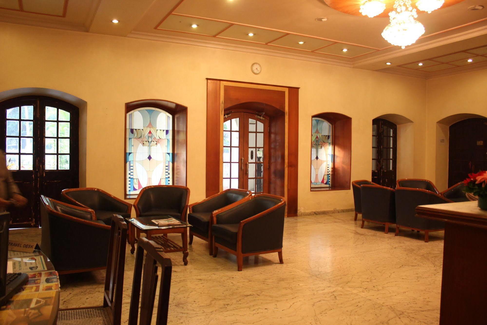 Hotel Ritz Пюн Екстериор снимка